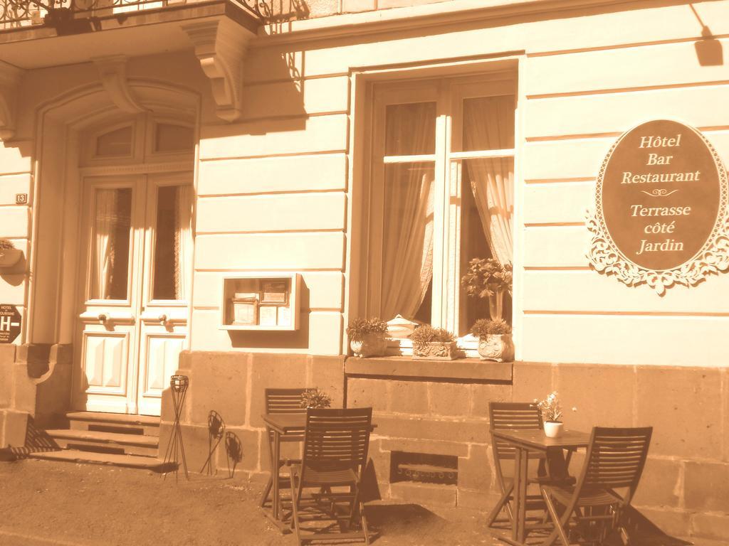 Hotel De La Providence Egliseneuve-d'Entraigues Exterior photo