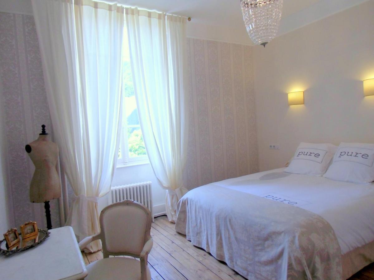 Hotel De La Providence Egliseneuve-d'Entraigues Room photo